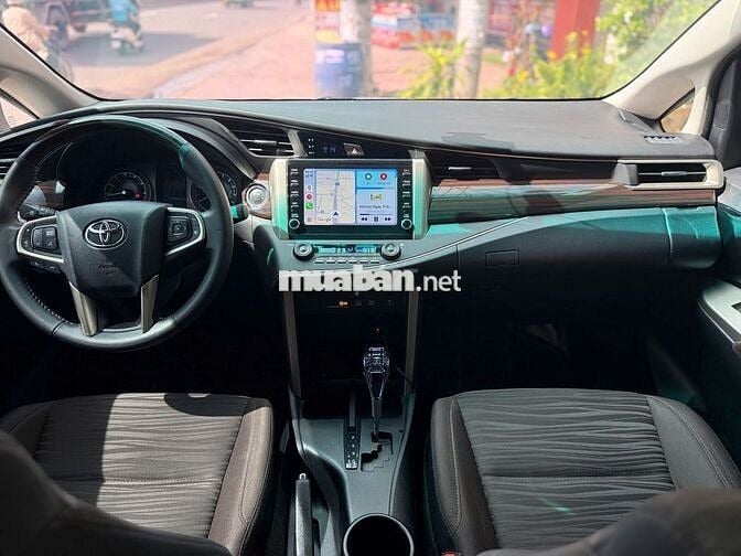 Toyota Innova Venturer 2.0 AT 2022
