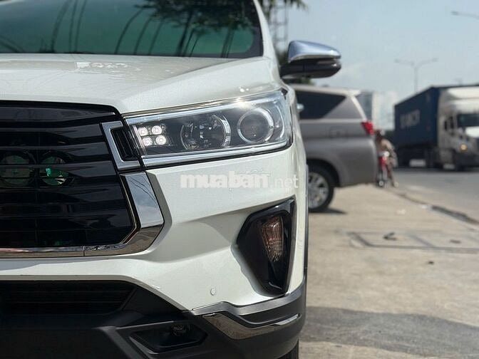 Toyota Innova Venturer 2.0 AT 2022