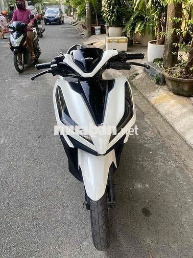 Xe 9 chủ đang chạy