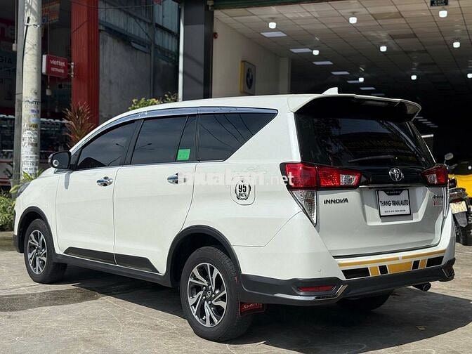 Toyota Innova Venturer 2.0 AT 2022