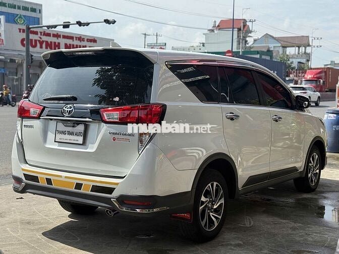 Toyota Innova Venturer 2.0 AT 2022