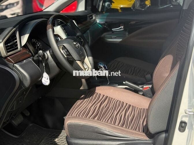 Toyota Innova Venturer 2.0 AT 2022
