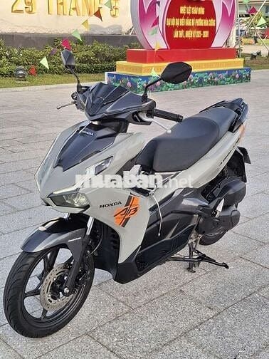 Honda Air Blade xám si măng 2024. Biển 43