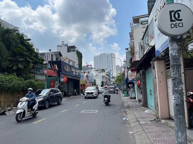 Bán nhà mặt tiền đường Trần Đình Xu, Phường Cô Giang, Quận 1