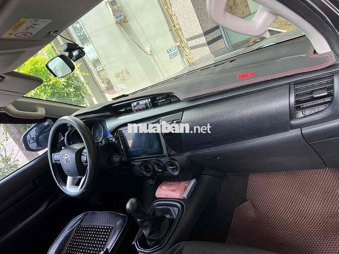 Toyota Hilux 2015 2.4E 4x2 MT - 140000 km
