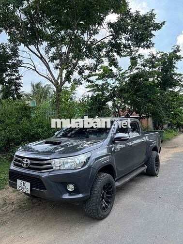 Toyota Hilux 2015 2.4E 4x2 MT - 140000 km