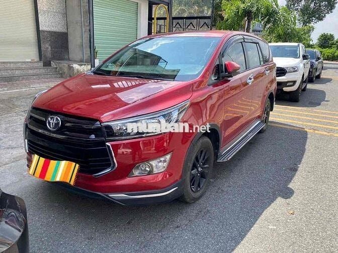 Toyota Innova 2020 Venturer 2.0 AT - 104000 km