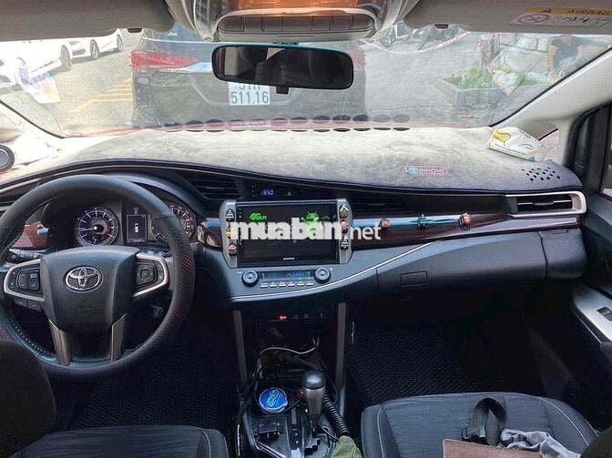 Toyota Innova 2020 Venturer 2.0 AT - 104000 km