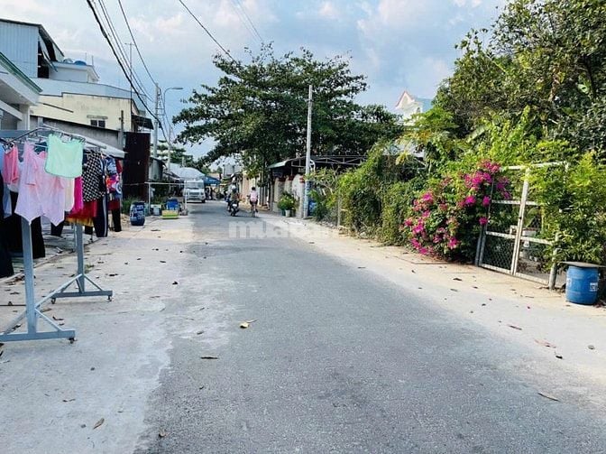 Chủ kẹt tiền cần bán gấp nhà đang xây dở. 153,9m2 đất ngay mặt tiền 