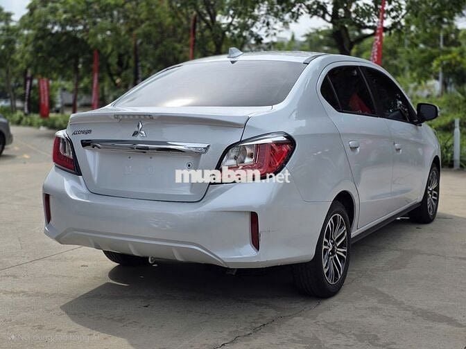 Mitsubishi Attrage 2022 CVT Premium - 9000 km