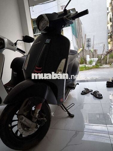 CẦN BÁN VESPA SPRINT 125 ĐỜI 2020 MÀU ĐEN