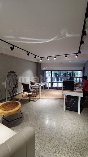 Bán tòa nhà vp MT Nguyễn Hữu Thọ, vị trí KD có thang máy, Hải Châu 21T