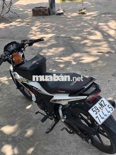 Đổi tay ra cần bán em sonic trắng đen