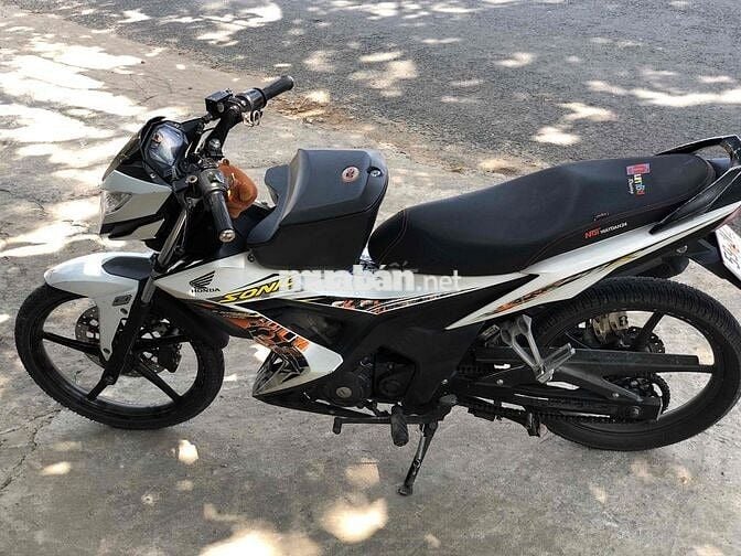Đổi tay ra cần bán em sonic trắng đen