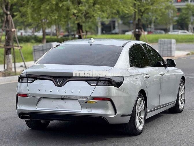 Lux A Base 2021 đi 23.000km đẹp xuất sắc