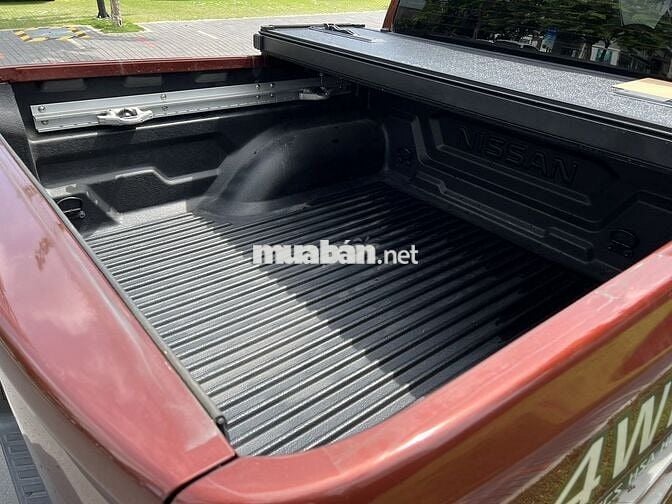 Nissan Navara VL 2.3 AT 4WD Cao cấp 2022 12000 km