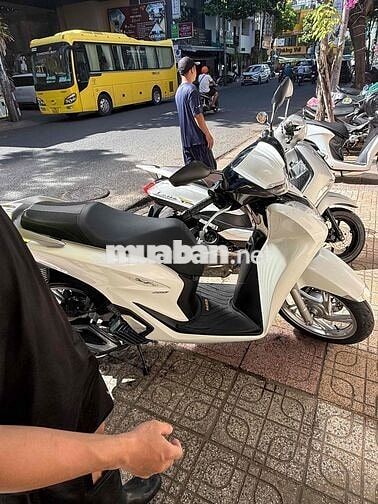 mình cần bán Sh 160i abs 2025 đi chưa được 1000km