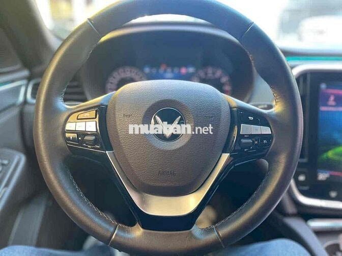 VinFast Lux A2.0 2022 Plus Độ 100 triệu đồ chơi