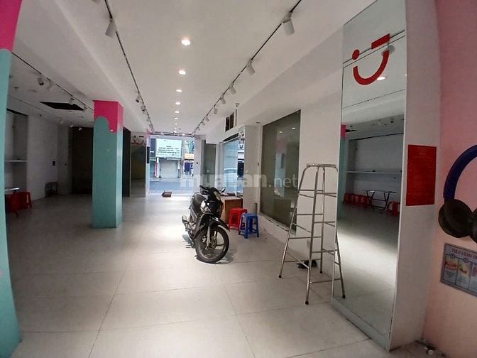 Cho Thuê Nhà Góc 2 MT Đường Nguyễn Trãi Quận 5.KC: 7 Tầng.Giá 350tr