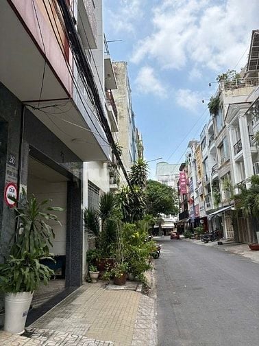 Cho thuê nhà hẻm xe hơi đường Nguyễn Bỉnh Khiêm, phường Đa Kao, Quận 1