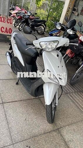 Mi o nhỏ màu trắng xe đẹp chưa rớt đầu biển 66