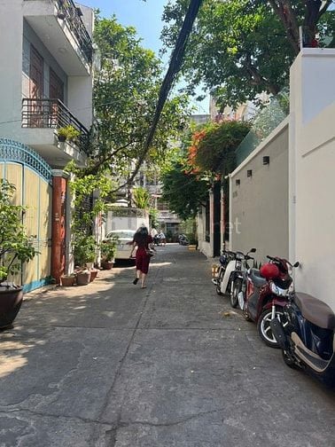 Biệt thự đẹp mà rẻ chỉ có mỗi căn này, 8x20 3 tầng thang máy chỉ 33 tỉ