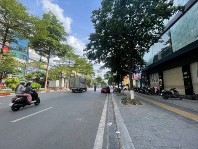 CC cho thuê nhà 7T 60m2 thông sàn thang máy mặt phố to vỉa hè rộng KD