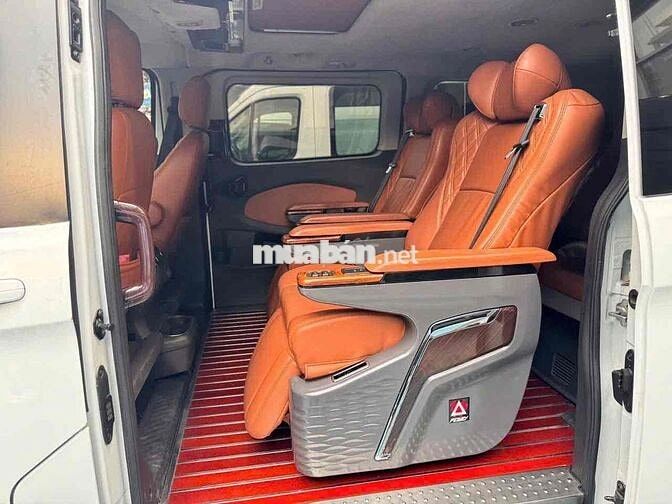 FORD TOURNEO TITANIUM 2021 XE ĐẸP PHỤ KIỆN NHIỀU