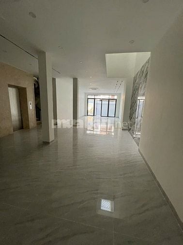 Biệt thự đẹp mà rẻ chỉ có mỗi căn này, 8x20 3 tầng thang máy chỉ 33 tỉ
