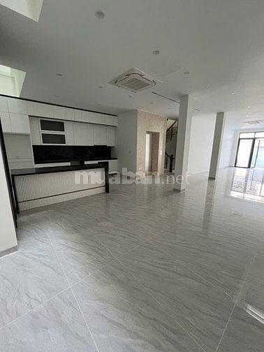 Biệt thự đẹp mà rẻ chỉ có mỗi căn này, 8x20 3 tầng thang máy chỉ 33 tỉ