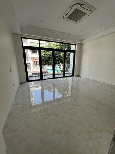 Biệt thự đẹp mà rẻ chỉ có mỗi căn này, 8x20 3 tầng thang máy chỉ 33 tỉ