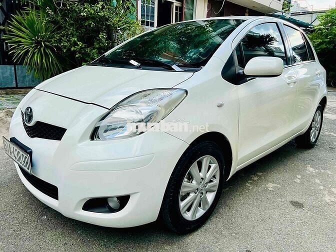 Toyota Yaris 2010 Hatchback, Màu Trắng, Nhập Nhật
