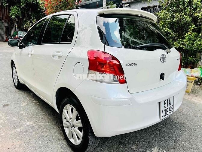 Toyota Yaris 2010 Hatchback, Màu Trắng, Nhập Nhật