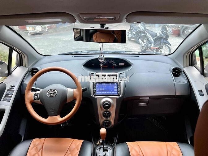 Toyota Yaris 2010 Hatchback, Màu Trắng, Nhập Nhật