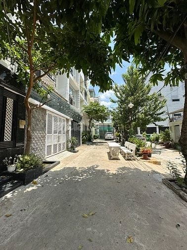 C,G bán nhà phố trệt 3 lầu hẻm 8m Nguyễn Duy Trinh.7 tỷ 4
