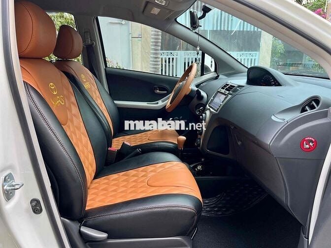 Toyota Yaris 2010 Hatchback, Màu Trắng, Nhập Nhật