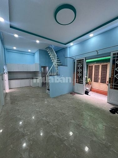 Bán nhà Phạm Thế Hiển, phường Bình Đông. 4m x 8m, có lối thoát hiểm