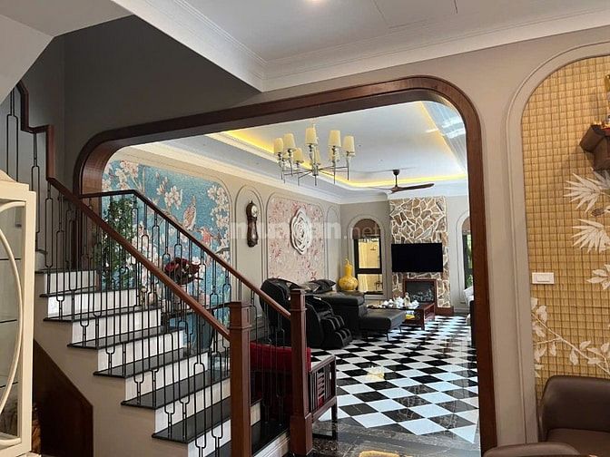 BÁN BIỆT THỰ+LÔ GÓC+THÀNH PHỐ GIAO LƯU+CHẤT SỐNG TINH HOA+216M2+70 TỶ