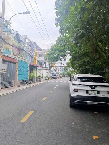 NHÀ ĐẸP 5 TẦNG VỊ TRÍ ĐẮC ĐỊA DT(4X18)GIÁ 12.5 TỶ 
