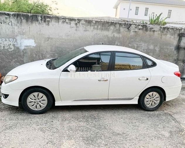 Hyundai Avante 2011 1.6 MT - 100000 km