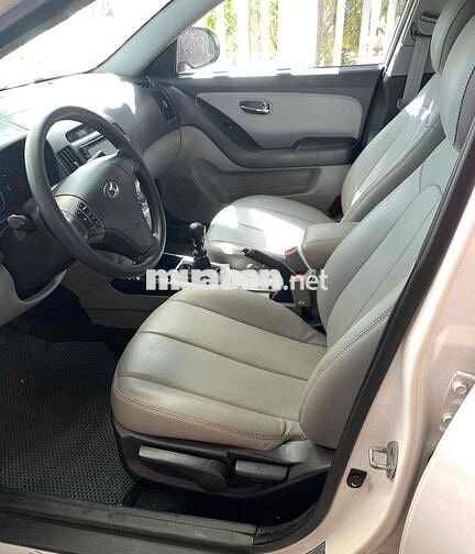 Hyundai Avante 2011 1.6 MT - 100000 km