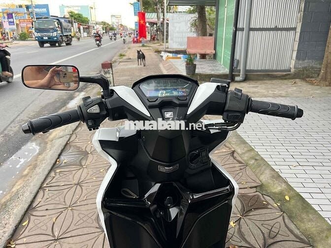 Vario 125 lên khóa thông minh.