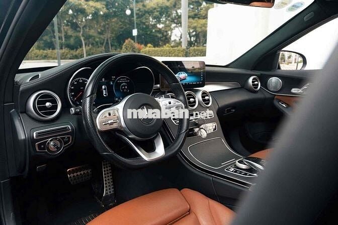 Mercedes C300 AMG màu xanh odo chỉ 31000 km