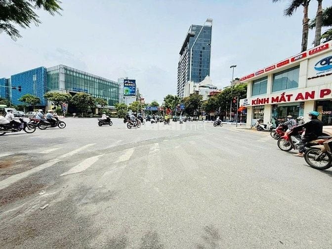 Bán nhà Hà Nội mặt phố Giảng Võ, mặt tiền 6,2m, kinh doanh đỉnh 