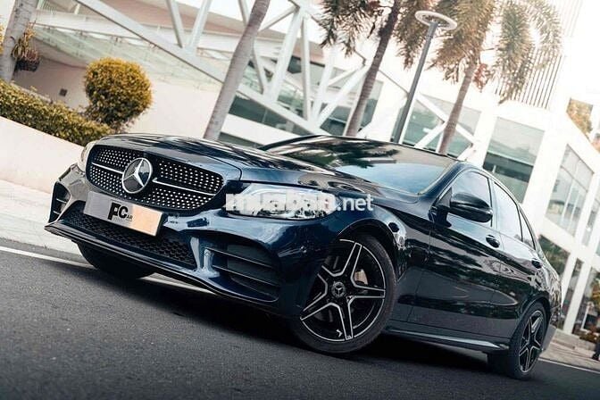 Mercedes C300 AMG màu xanh odo chỉ 31000 km