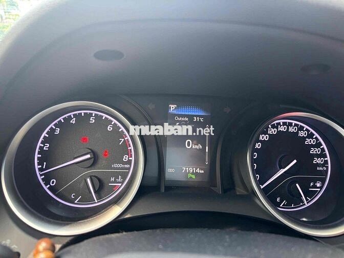 Toyota Camry 2021 2.0G tại Sài Gòn