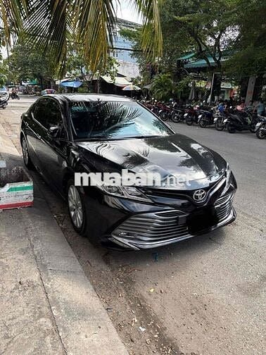 Toyota Camry 2021 2.0G tại Sài Gòn