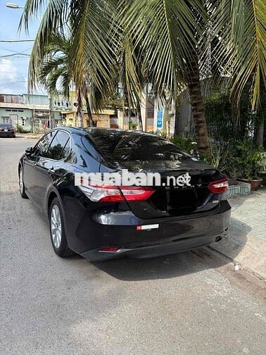 Toyota Camry 2021 2.0G tại Sài Gòn