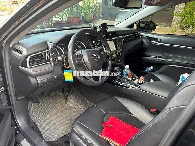 Toyota Camry 2021 2.0G tại Sài Gòn