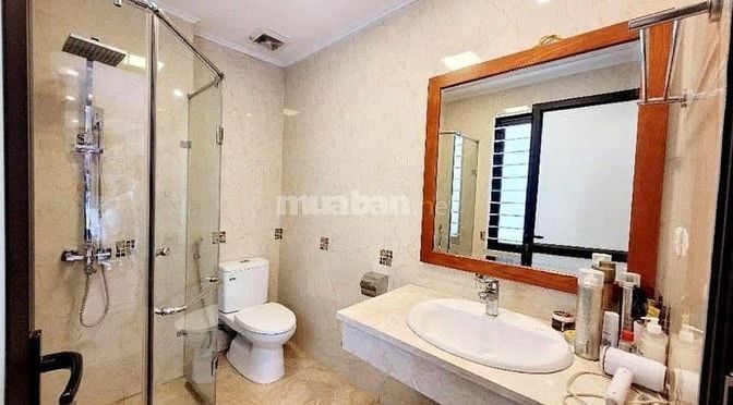 Bán nhà mặt phố Nguyên Hồng,Đống Đa 50m2*5 tầng giá 17 tỷ